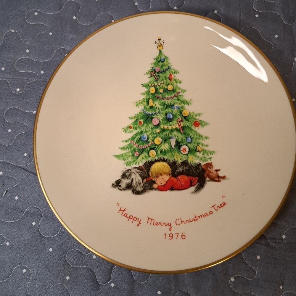 Happy Merry Christmas Tree 1976 Moppets 8 inch plate